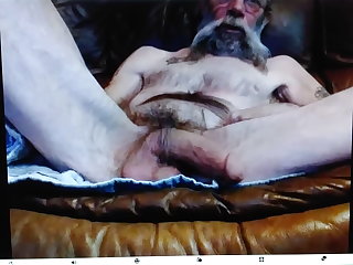hillbilly daddy proudly show his big tool on cam