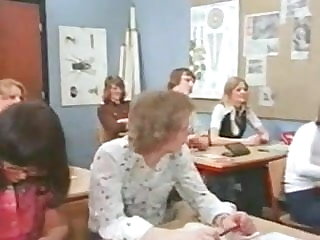 교사 Fucking in the classroom (vintage)